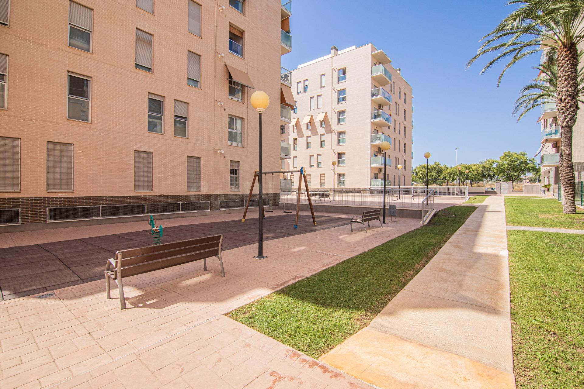 PISO TODO EXTERIOR DE 3 DORM. CON PISCINA Y GARAJE DIRECTO EN ZONA UNIVERSIDAD - KELME