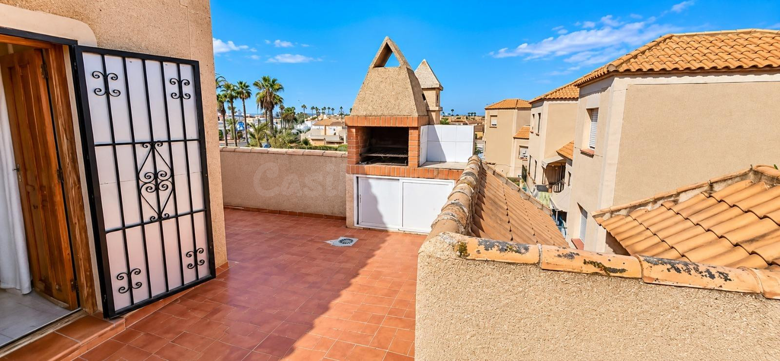 Vivienda de 3 dormitorios con piscina, terraza y solárium en Jardín del Mar
