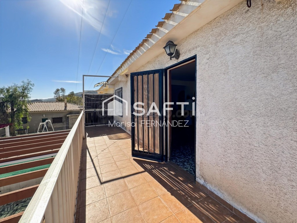 CASA ADOSADA EN PUEBLO ACANTILADO -- ¡Sin comisión de compra!