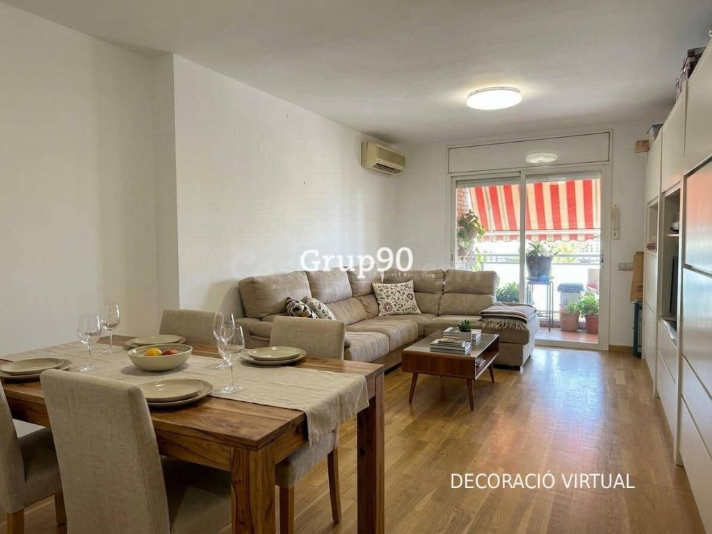 Amplio piso de 4 habitaciones frente a Barris Nord – Espacio, comodidad y una ubicación privilegiada