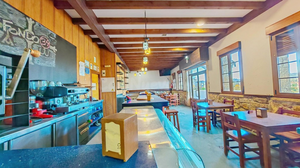 Un restaurante que funciona, una casa que espera: tu proyecto en Guimarán, a un paso del Camino y del mar.