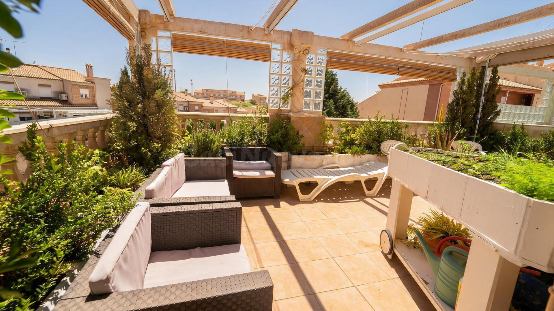 Chalet de Lujo en Alquiler en Huétor Vega (Granada) con Piscina, Ascensor y Consumo Energético Nulo ref: DLR00271