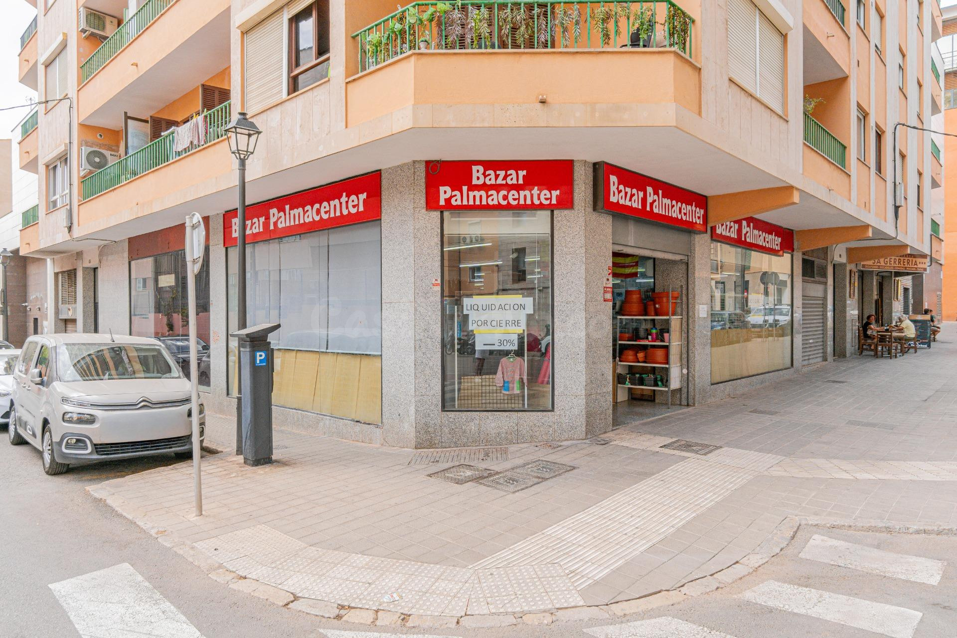Amplio Local Comercial en Palma de Mallorca - Zona Escola Graduada