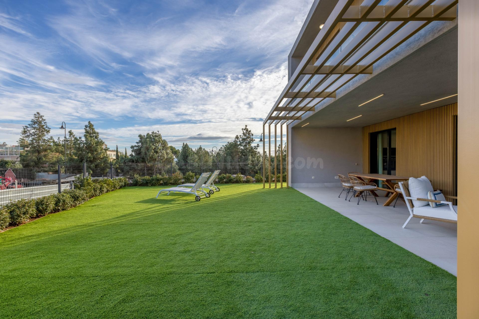 Chalet pareado con amplio jardín en Golf Chaparral – Mijas Costa