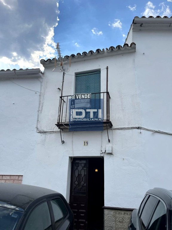 CASA EN EL CENTRO DE ARACENA DE 3 DORMITORIOS Y VISTAS A LA IGLESIA (HUELVA)