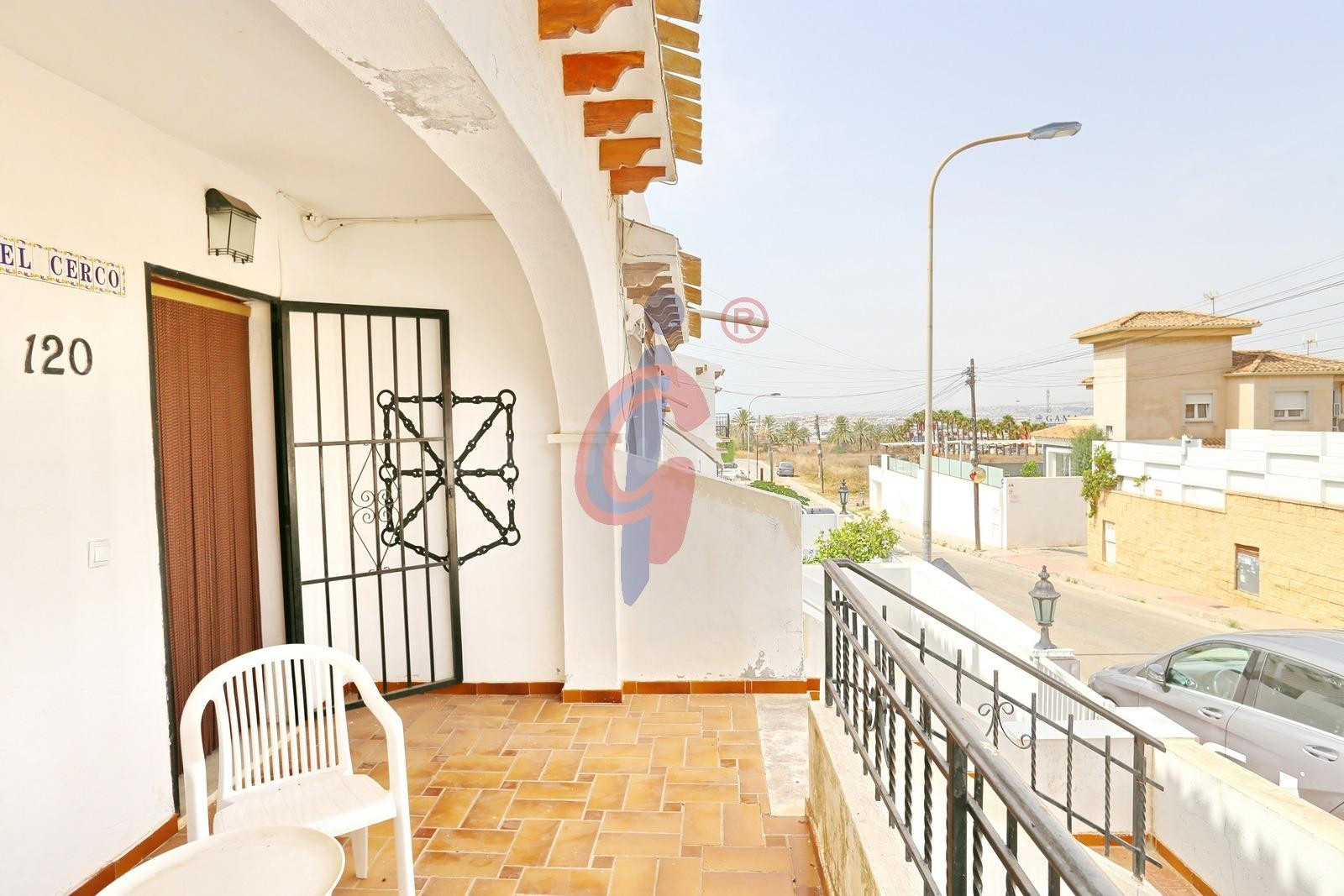 Bungalow adosado en venta en Aguas Nuevas, Torrevieja, Urbanización Camposol