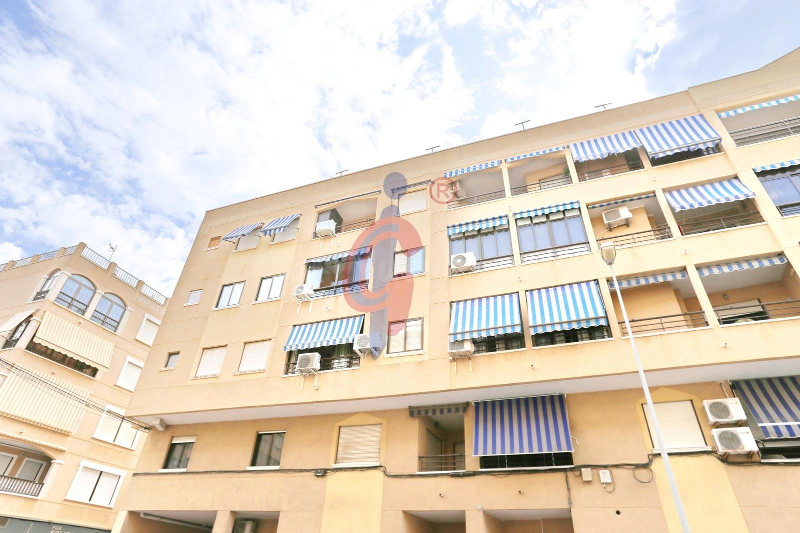 ¡Apartamento en alquiler anual en Plaza Porticada! Guardamar del Segura