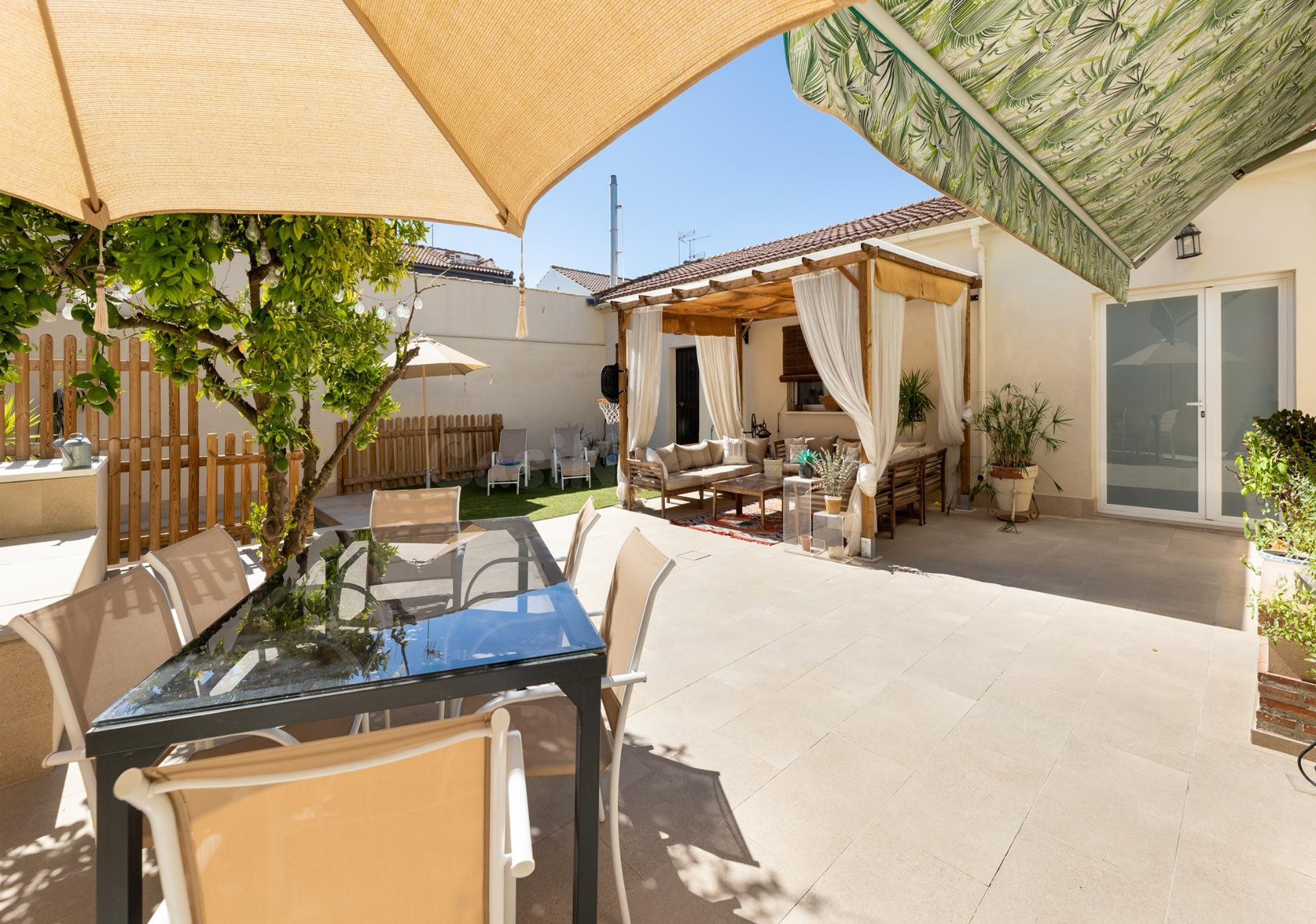 ¡EXCLUSIVO CHALET PAREADO TOTALMENTE REFORMADO CON JACUZZI Y 4 DORMITORIOS!