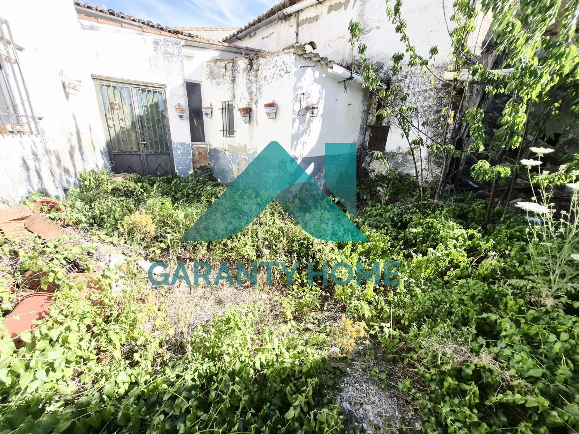 CASA EN VENTA EN TORREMOCHA – GRAN AMPLITUD Y POSIBILIDADES 