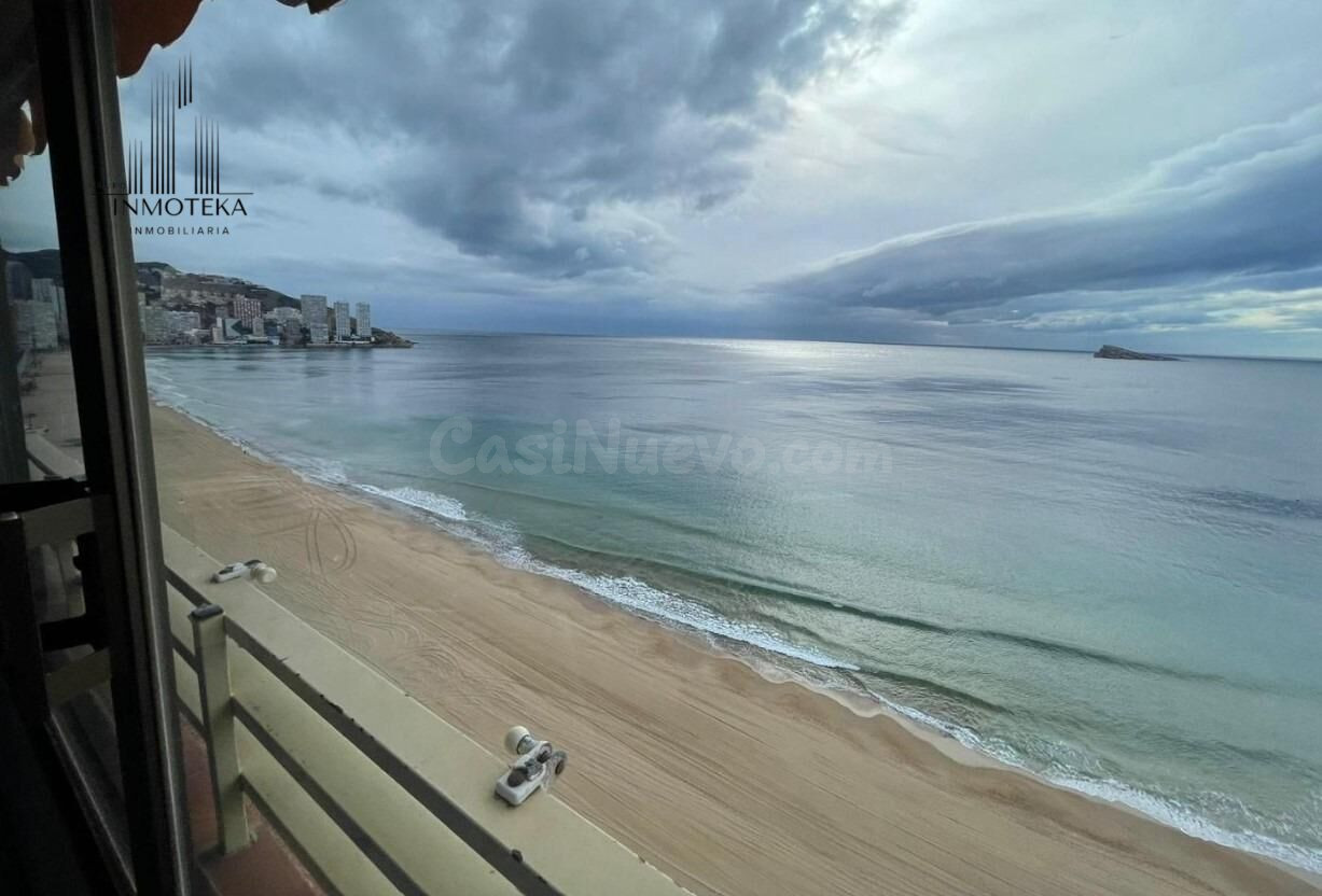 REF: C024 GRUPO INMOTEKA INMOBILIARIA VENDE PISO DE LUJO PRIMERA LINEA DE PLAYA LEVANTE (BENIDORM)