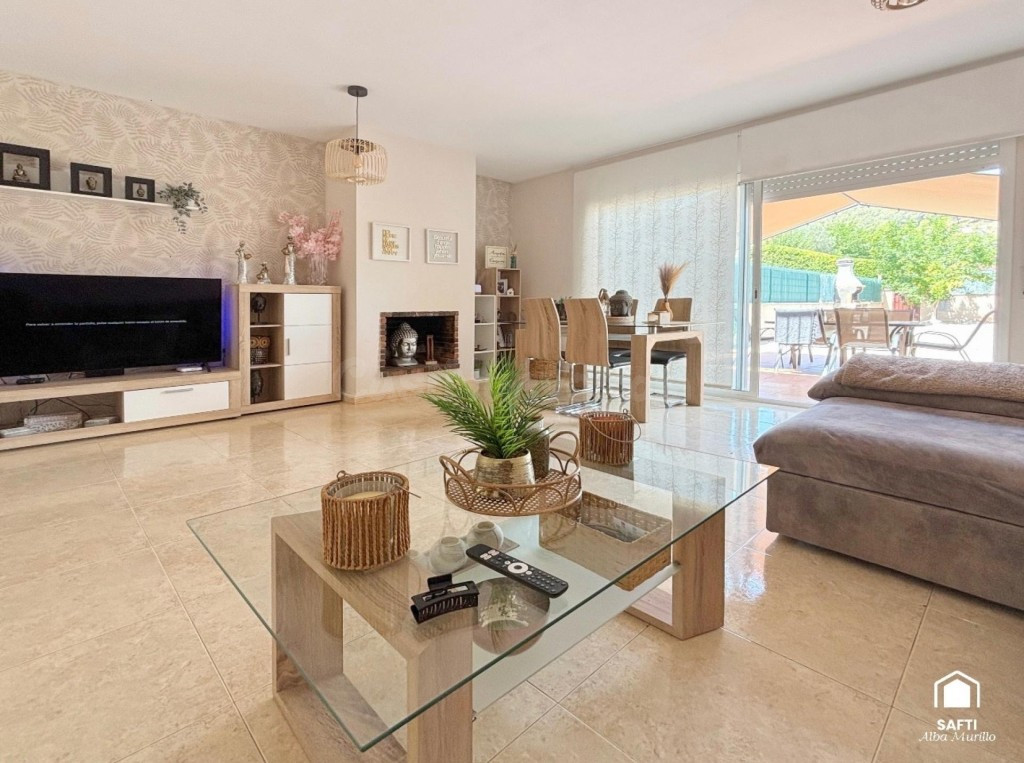 Preciosa casa adosada con jardín privado a 15 minutos de Sitges