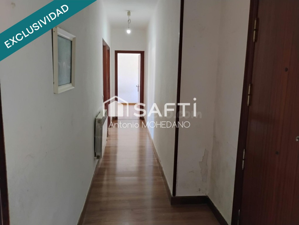 Piso en venta, en un sitio inmejorable de Vitoria-Gasteiz,donde empezar a construir tu futuro, dispone de ascensor y trastero, cerca de todos los servicios