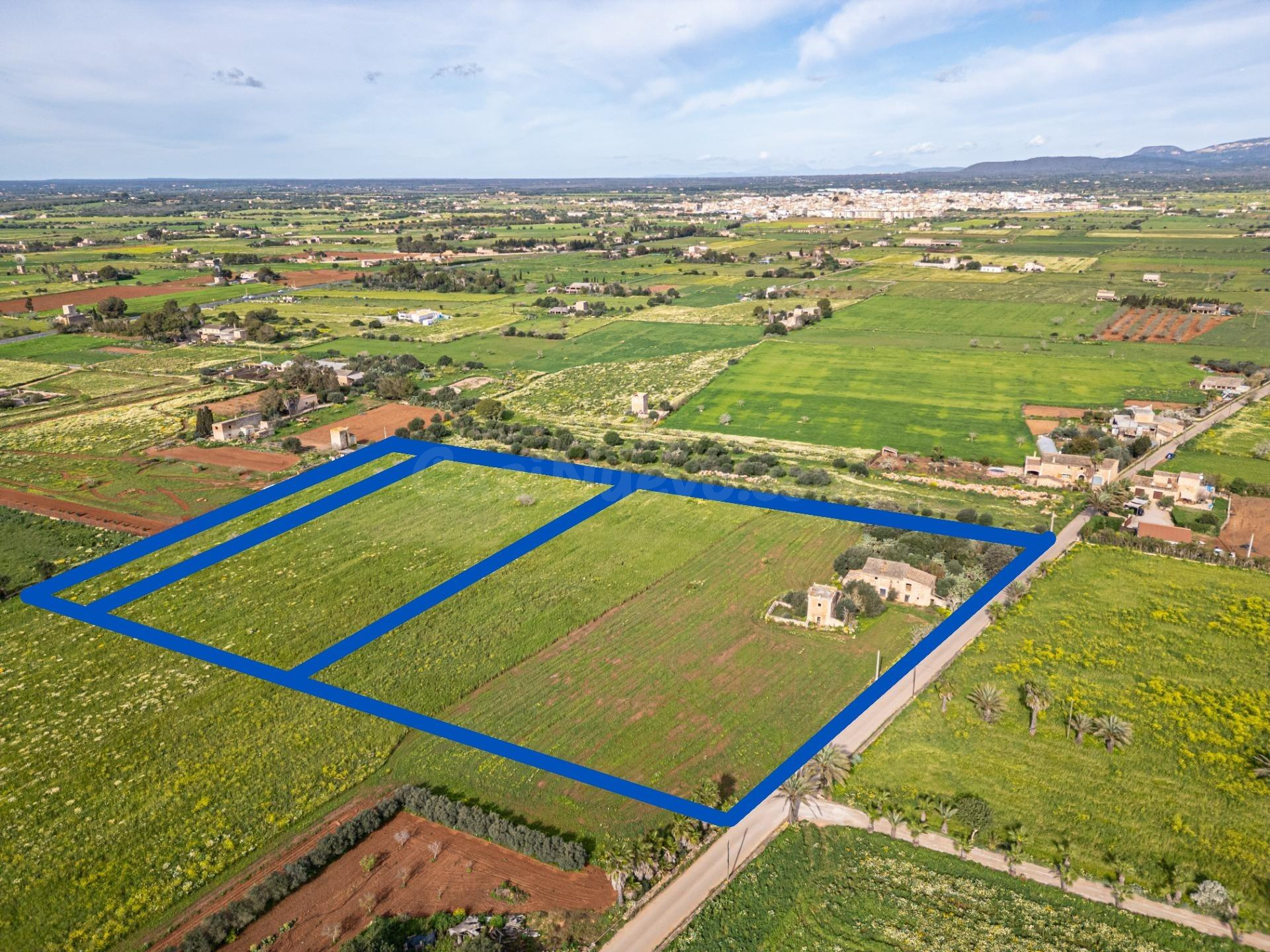 Terreno Rústico con Edificaciones a Restaurar en Campos, Mallorca
