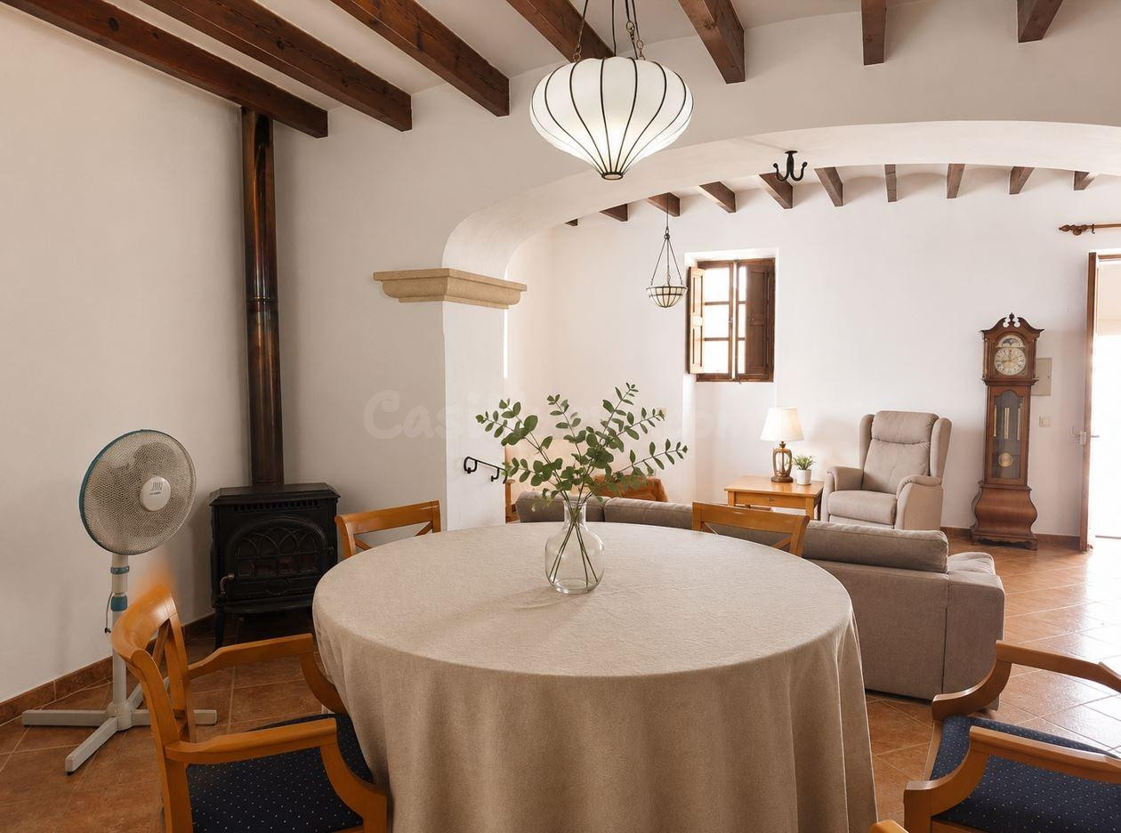 Preciosa casa de pueblo con terraza en el corazón de Costitx - foto 3