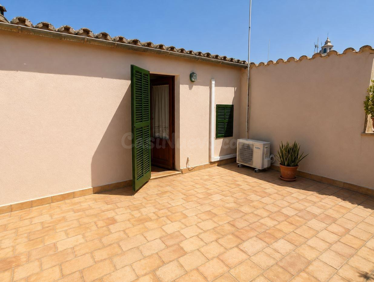 Preciosa casa de pueblo con terraza en el corazón de Costitx - foto 4