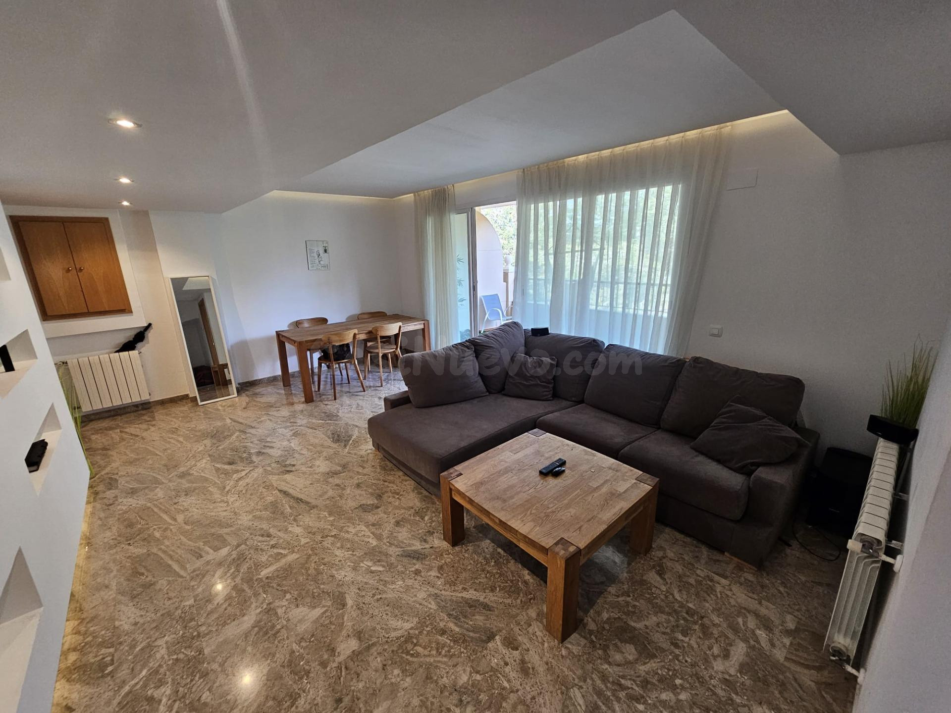 Ático dúplex en residencial exclusivo con piscina y vistas al campo de golf