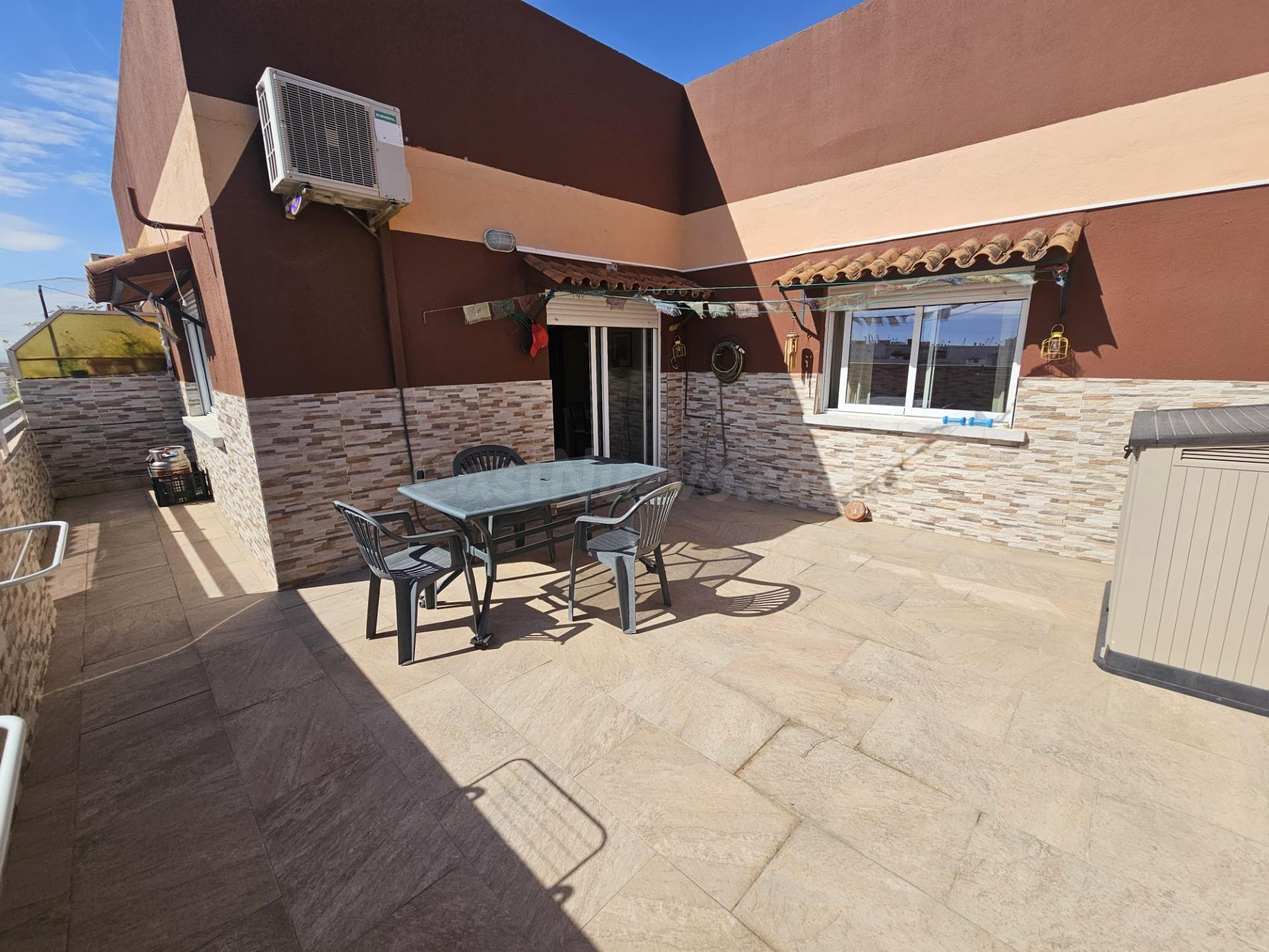 Ático de 142 m2 con terraza , ubicado en un conjunto residen