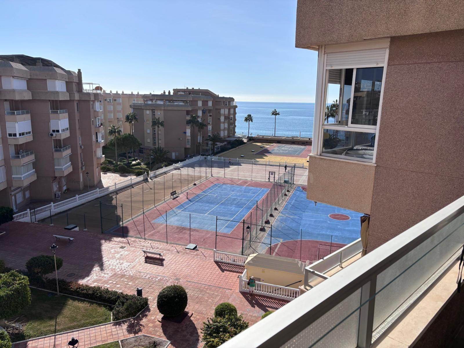 Joyita en Torrox: Terraza de ensueño, vistas despejadas y ubicación prime