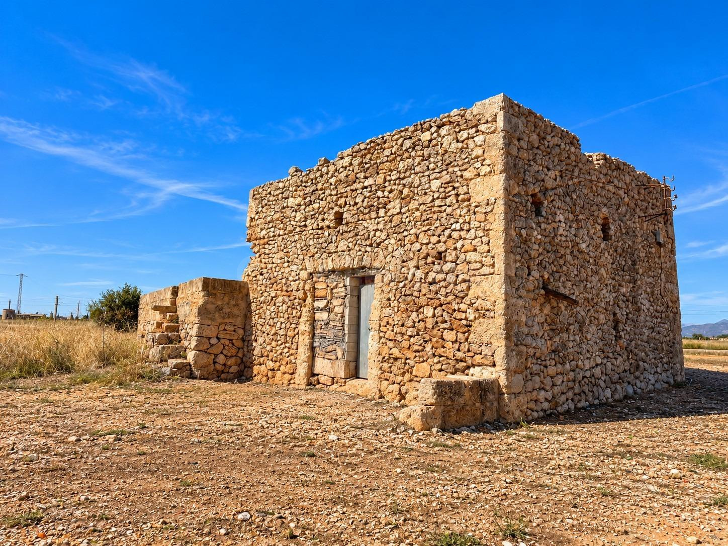 Finca rústica de 14.628 m2 con construcción para reformar en