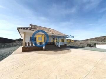 Chalet con cuatro dormitorios y Piscina, en Casarejos en Entorno Natural con Vistas Inigualables