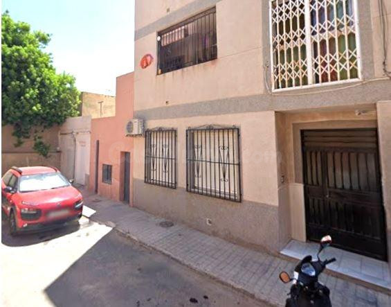 Oportunidad inversión inmobiliaria Almería: local alquilado sin comisiones