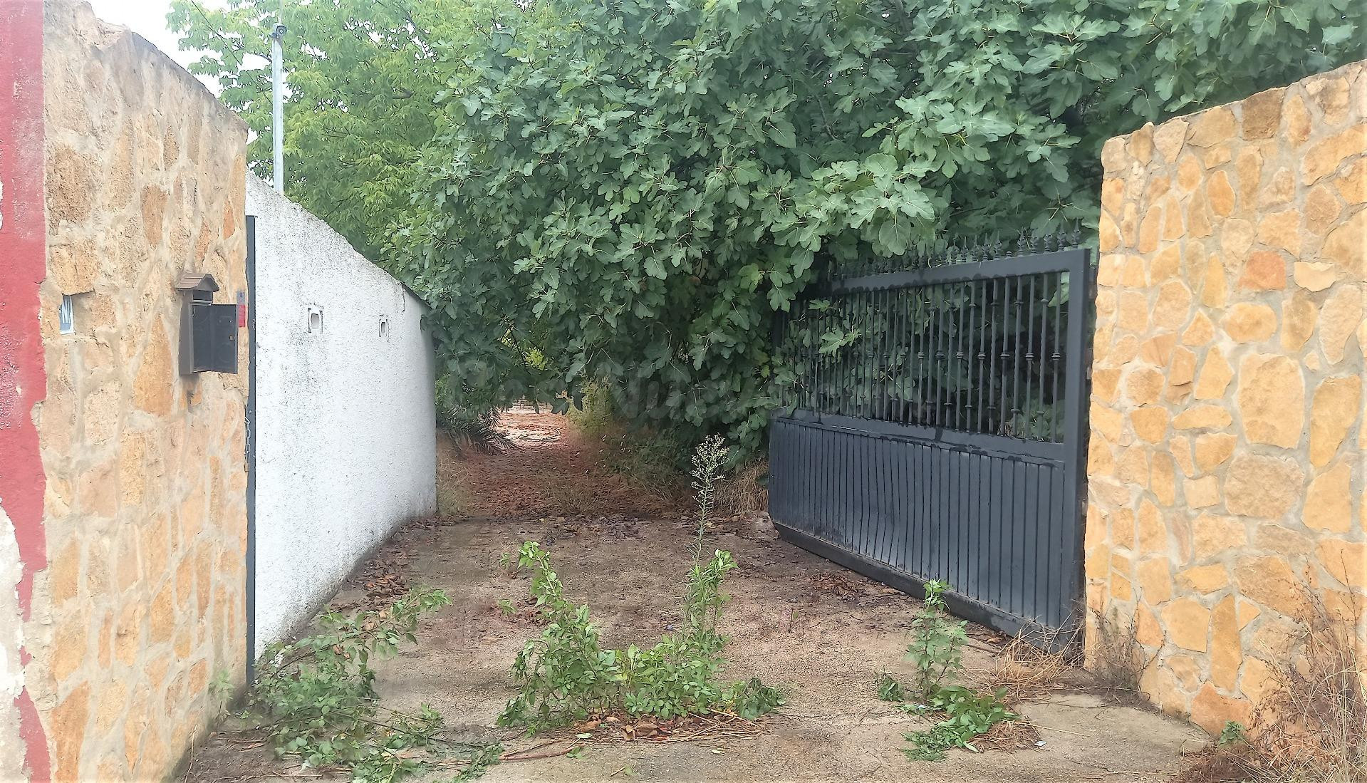 Se vende casa Adosada OKUPADA en Ptda Covatelles 33 Torrent,
