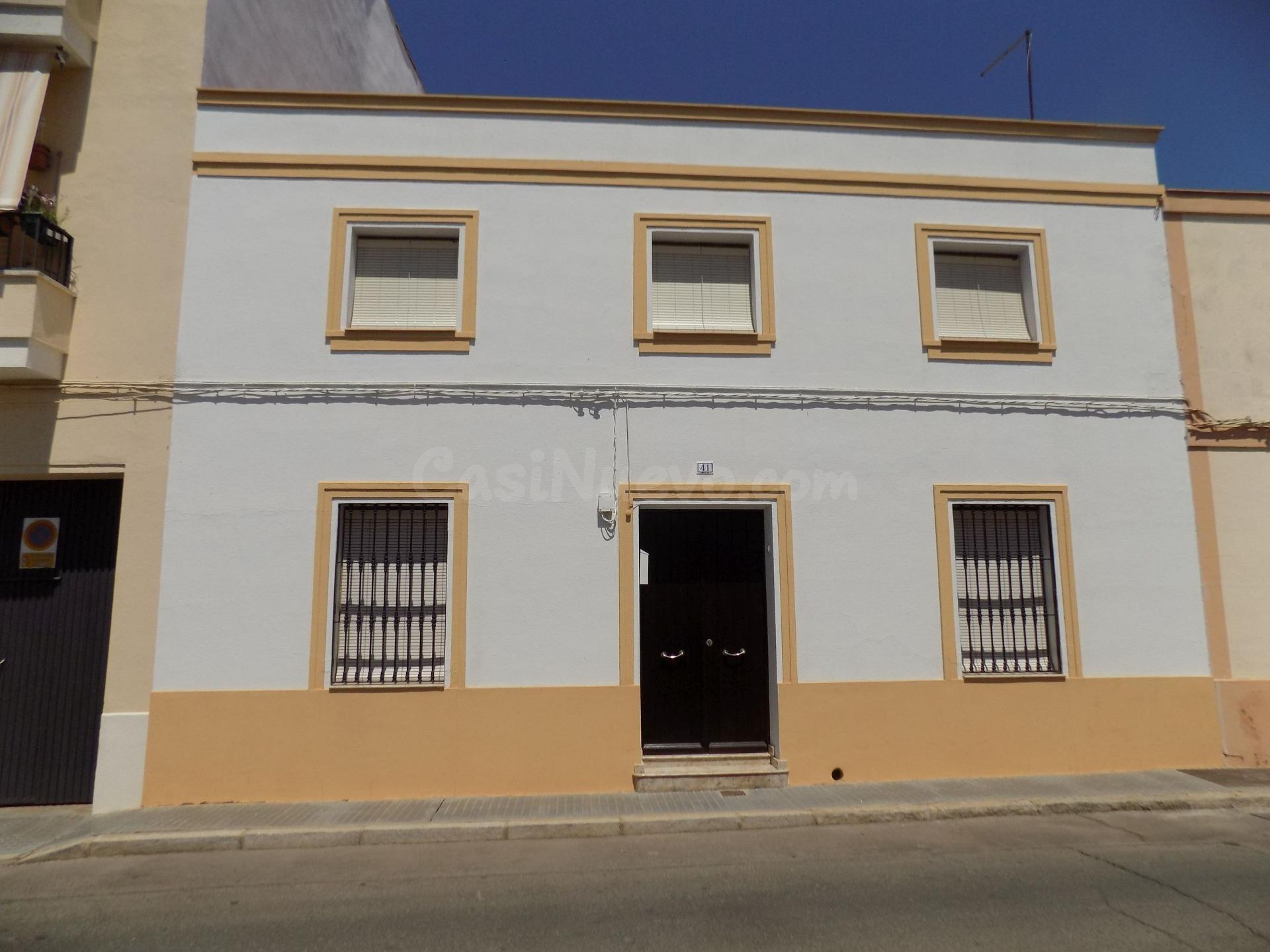 Se vende Casa Adosada OKUPADA en Calle Calle Arroyo 43 Guare