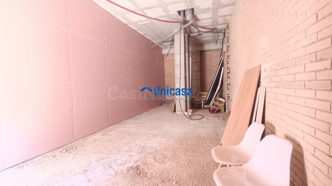 Local comercial muy visible junto a Hipercor con gran potencial