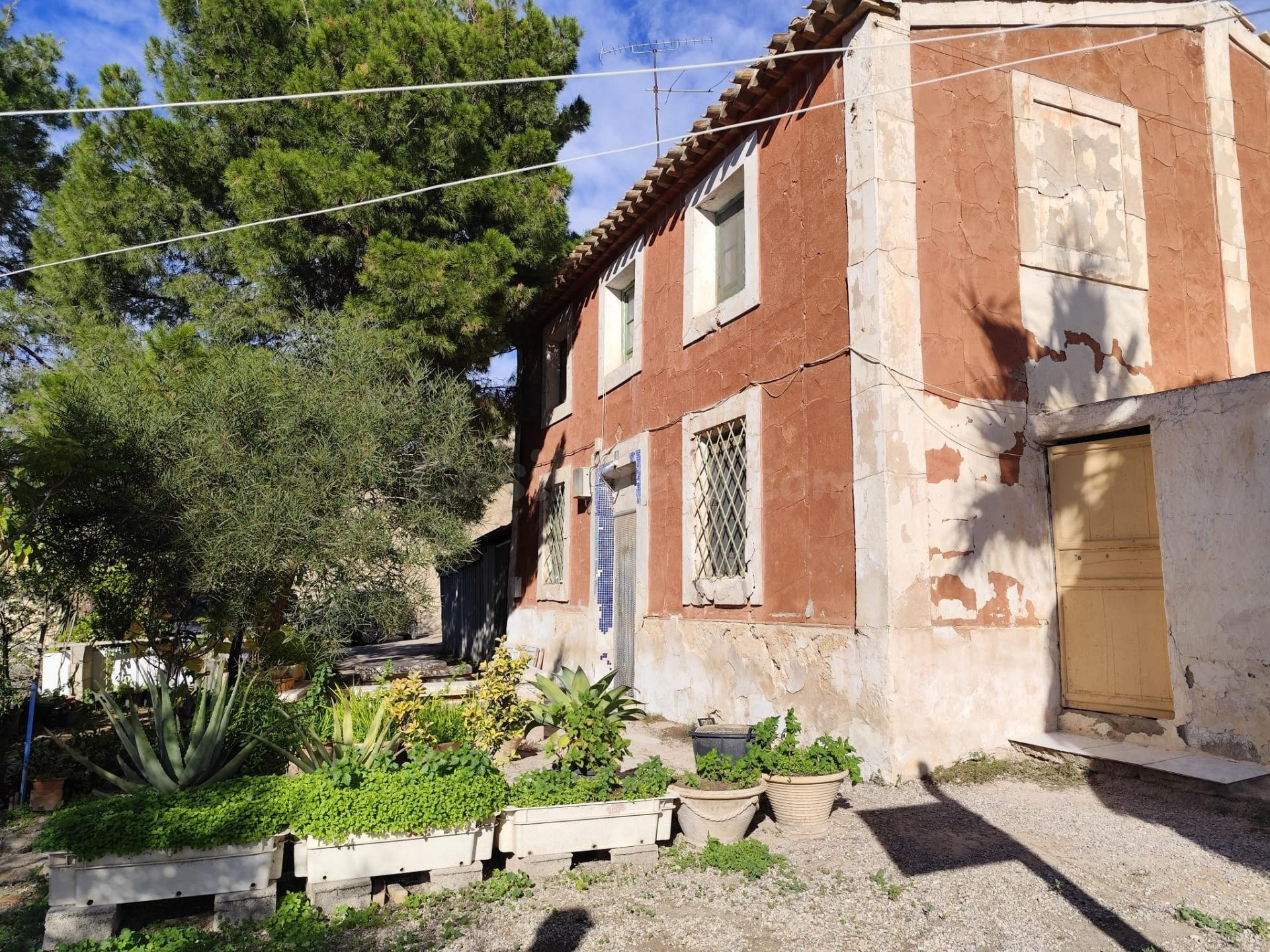 Casa con Terreno para Reformar en Totana