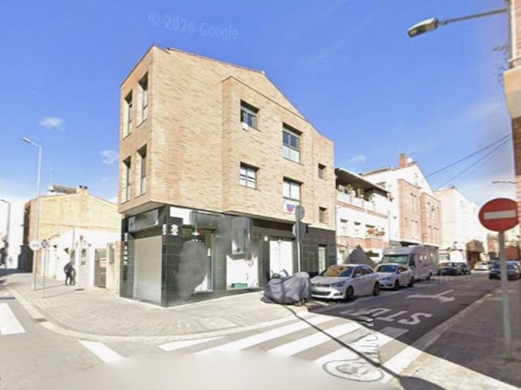 Edificio en venta en Ca n’Oriac, Sabadell – 2 viviendas y 1 local