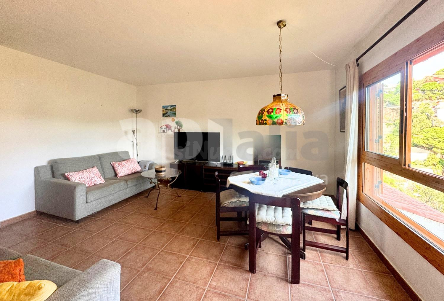 ENCANTADOR APARTAMENTO CON TERRAZA EN CALA CANYELLES, LLORET DE MAR (COSTA BRAVA)