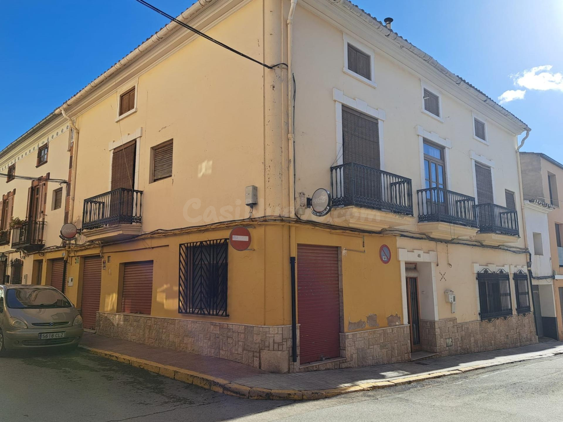 Espectacular casa con bodega, restaurante y vivienda reformada — una oportunidad única en San Antonio de Requena