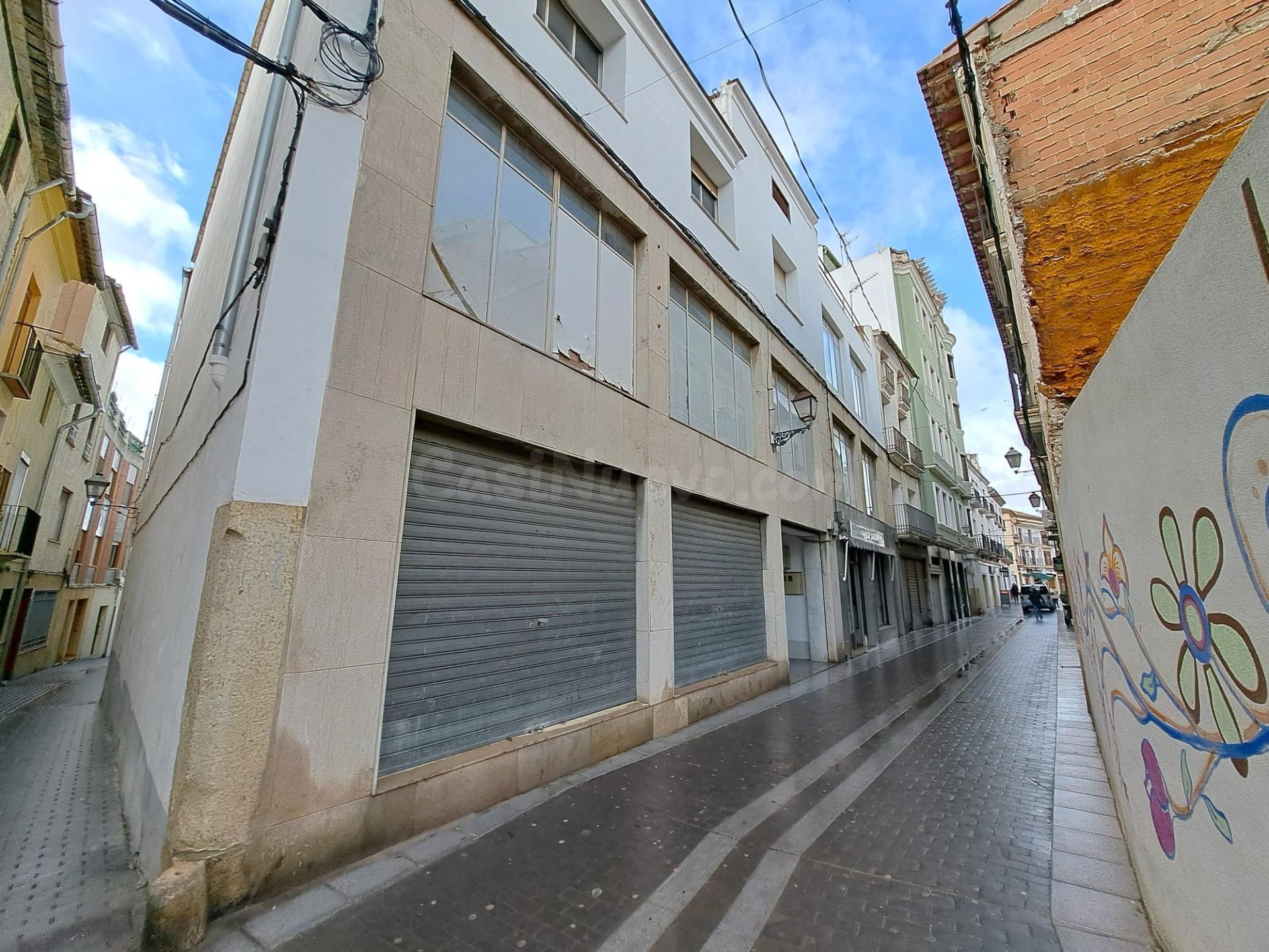 Edificio con gran potencial de inversión y cueva bodega histórica