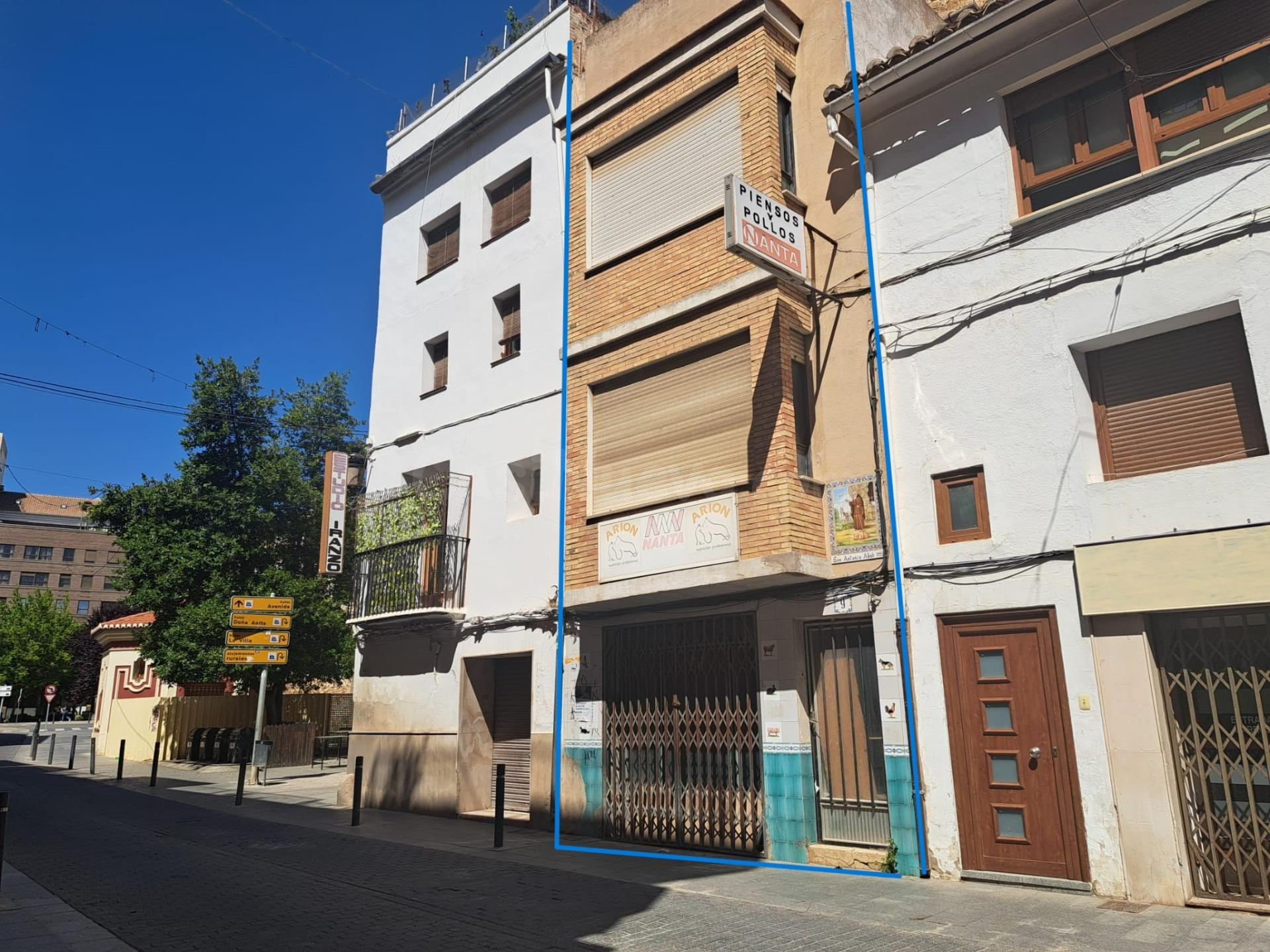 Casa con cueva y doble acceso en pleno centro histórico de Requena