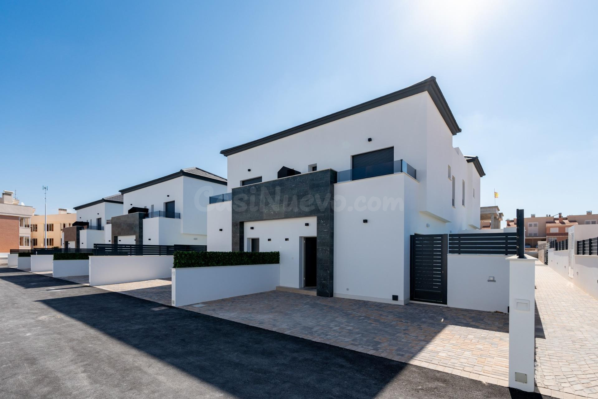 BUNGALOWS DE 3 DORMITORIOS EN RESIDENCIAL EXCLUSIVO EN GRAN ALACANT!