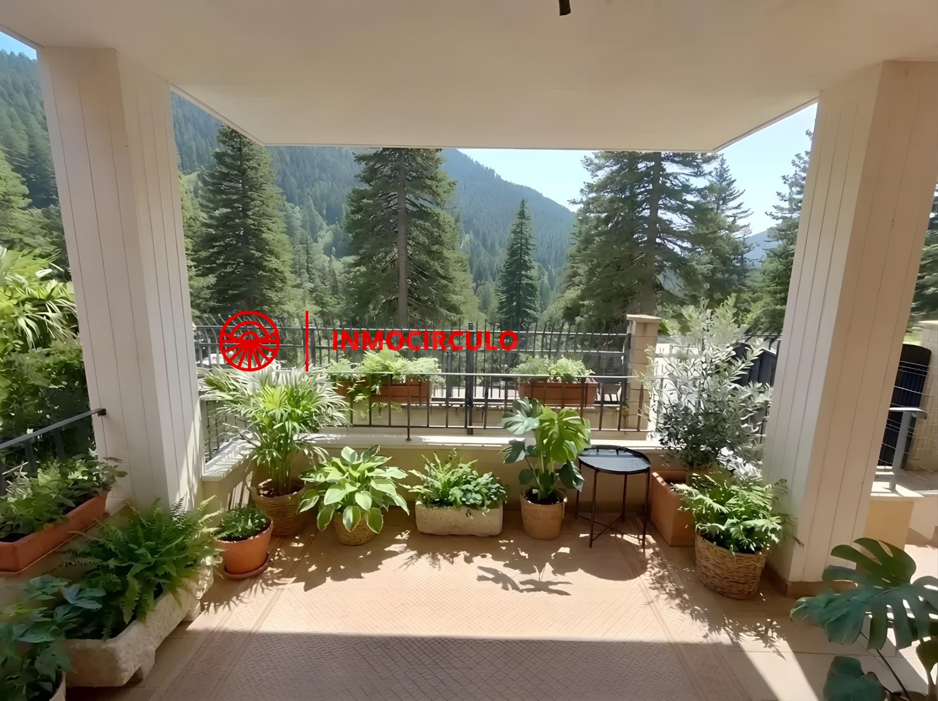 Exclusivo Chalet Pareado Junto al HUBU: Tu Oasis Urbano en Burgos