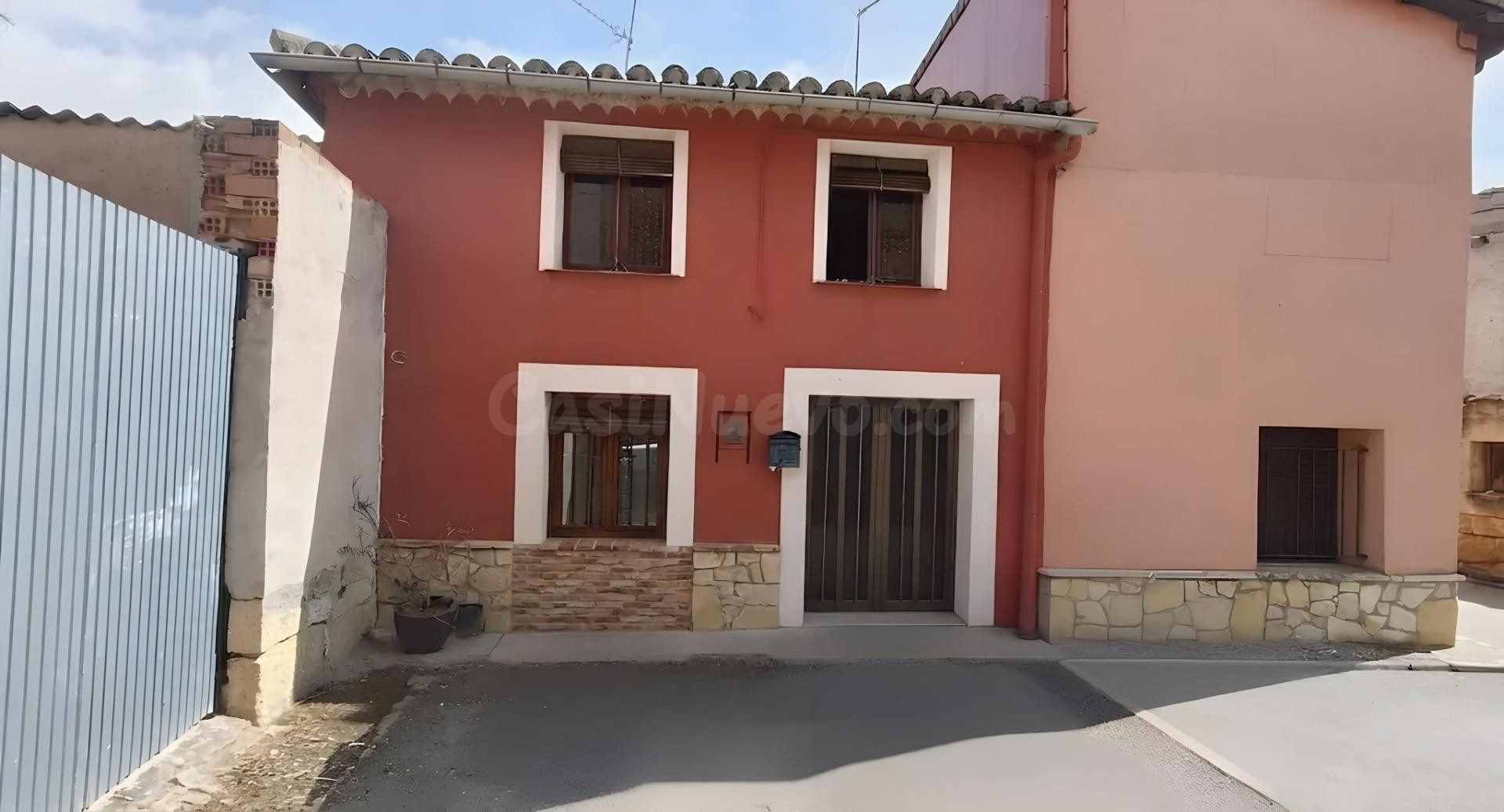¡Tu refugio rural a un paso de Burgos! Casa de pueblo con gran finca!