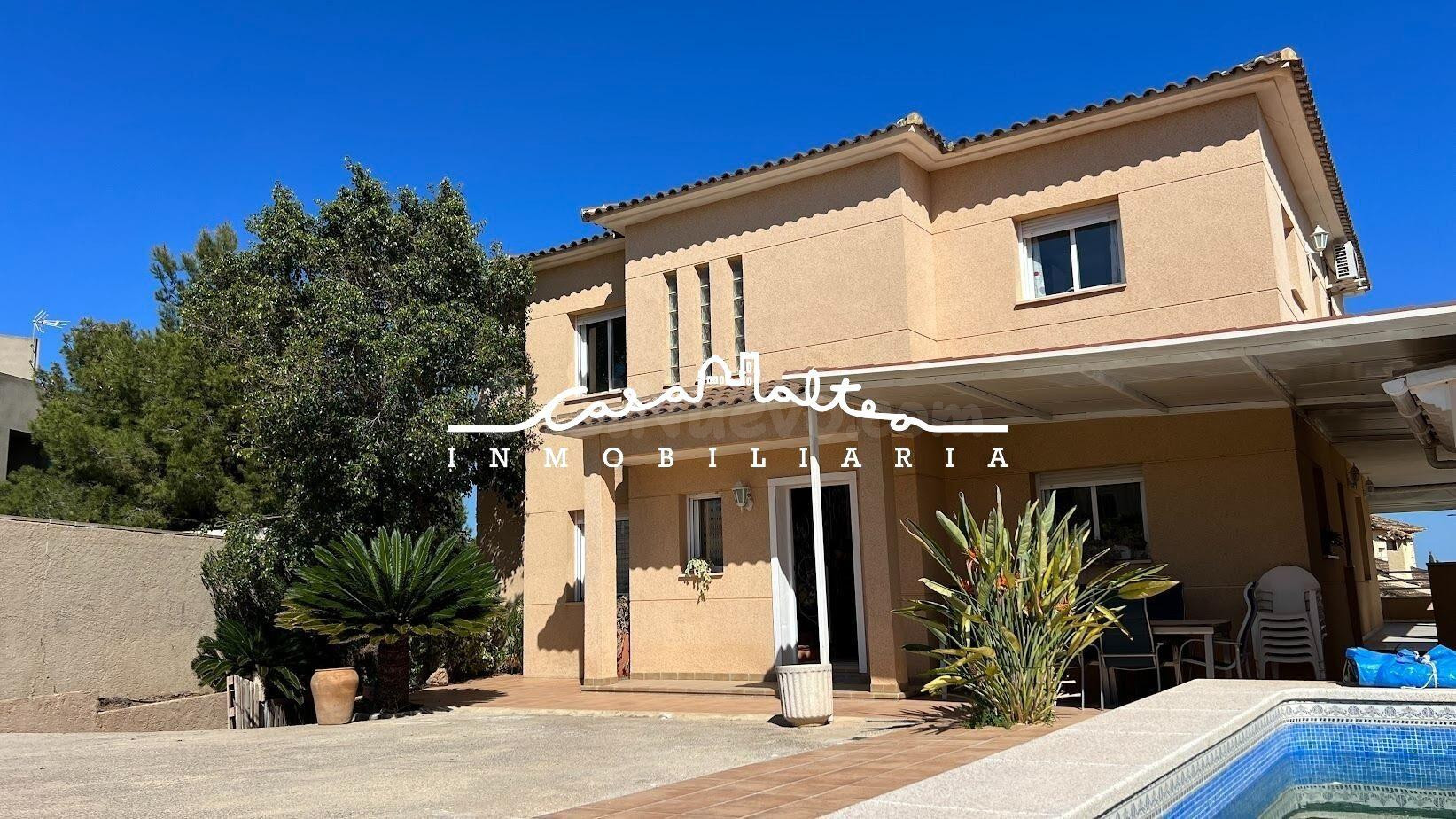 ALQUILER PARA TODO EL AÑO DE PLANTA BAJA CHALET CON PARCELA Y PISCINA
