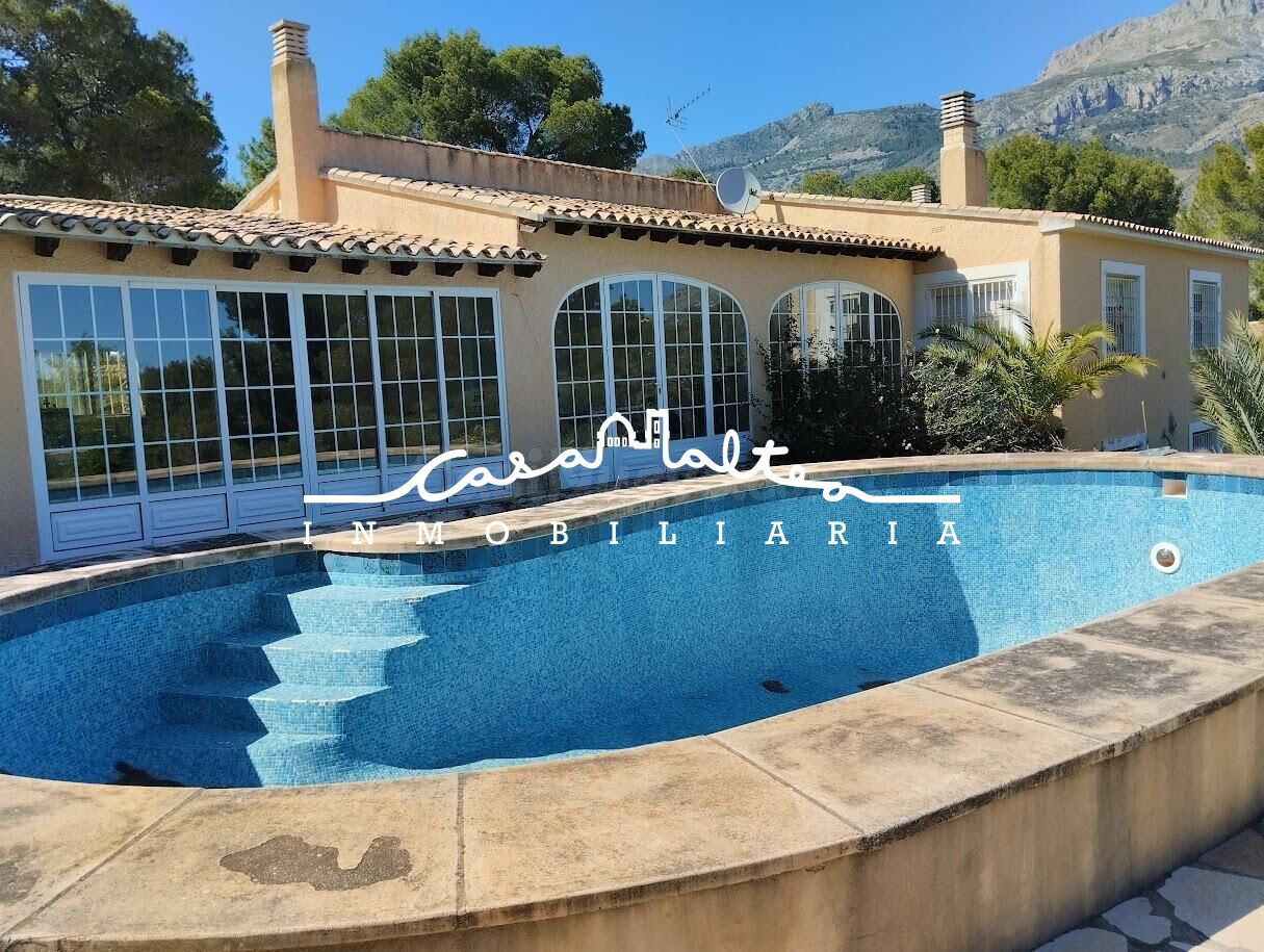 EXCLUSIVA FINCA RUSTICA CON VILLA DE LUJO JUNTO URBANIZACION SANTA CLARA - ALTEA