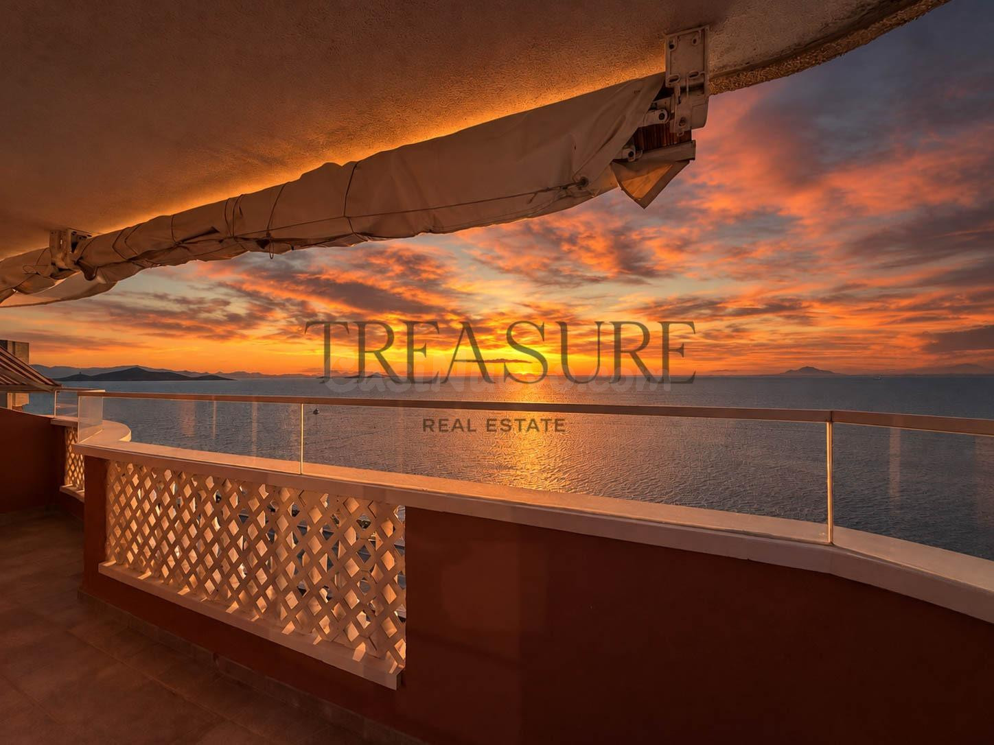 Ático dúplex en primera línea de playa con terraza 360° y atardeceres únicos – La Manga Km 11