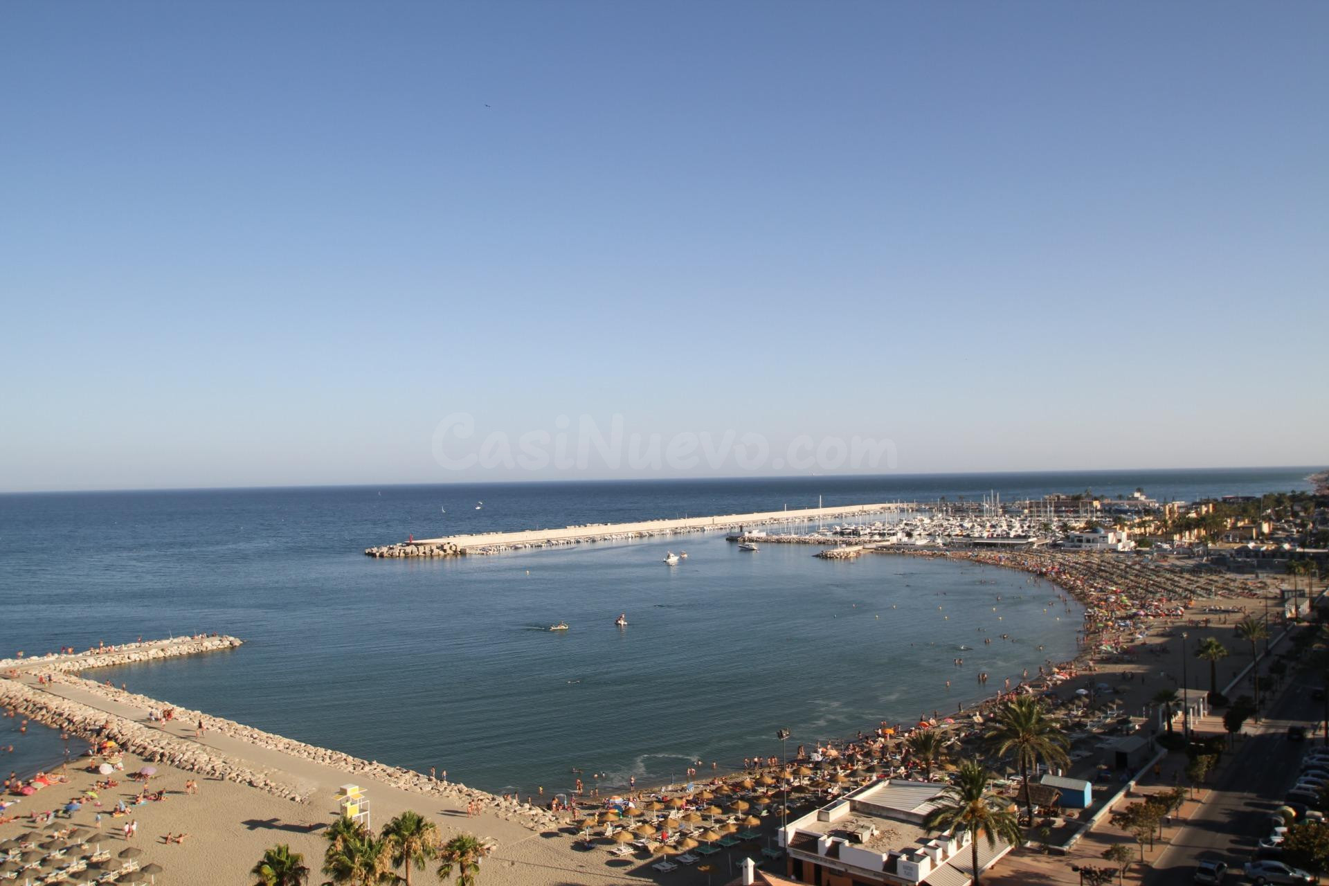 Edificio En Fuengirola, a solamente 100 metros de la playa, surge una oportunidad única para inversores.