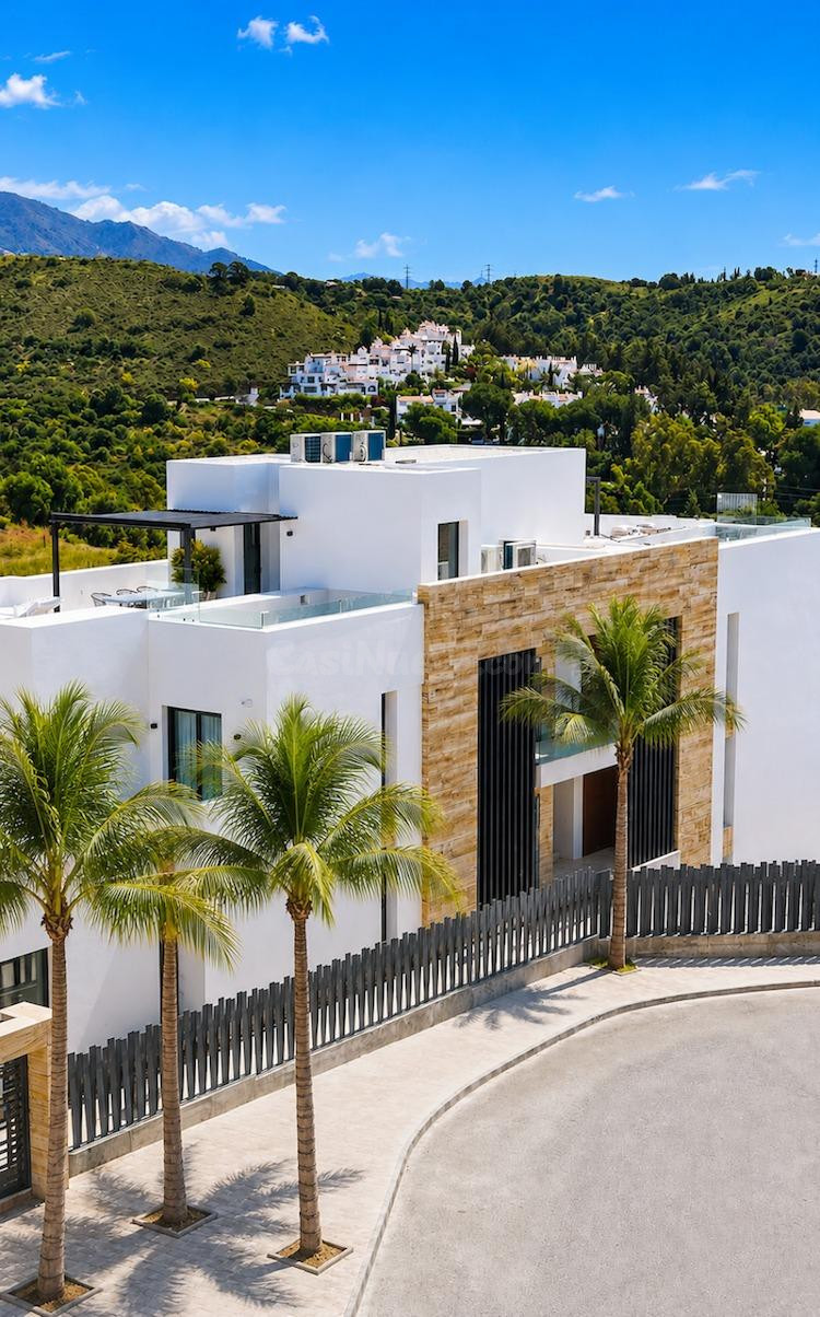Exclusiva promoción de apartamentos y áticos de lujo junto a Marbella Golden Mile