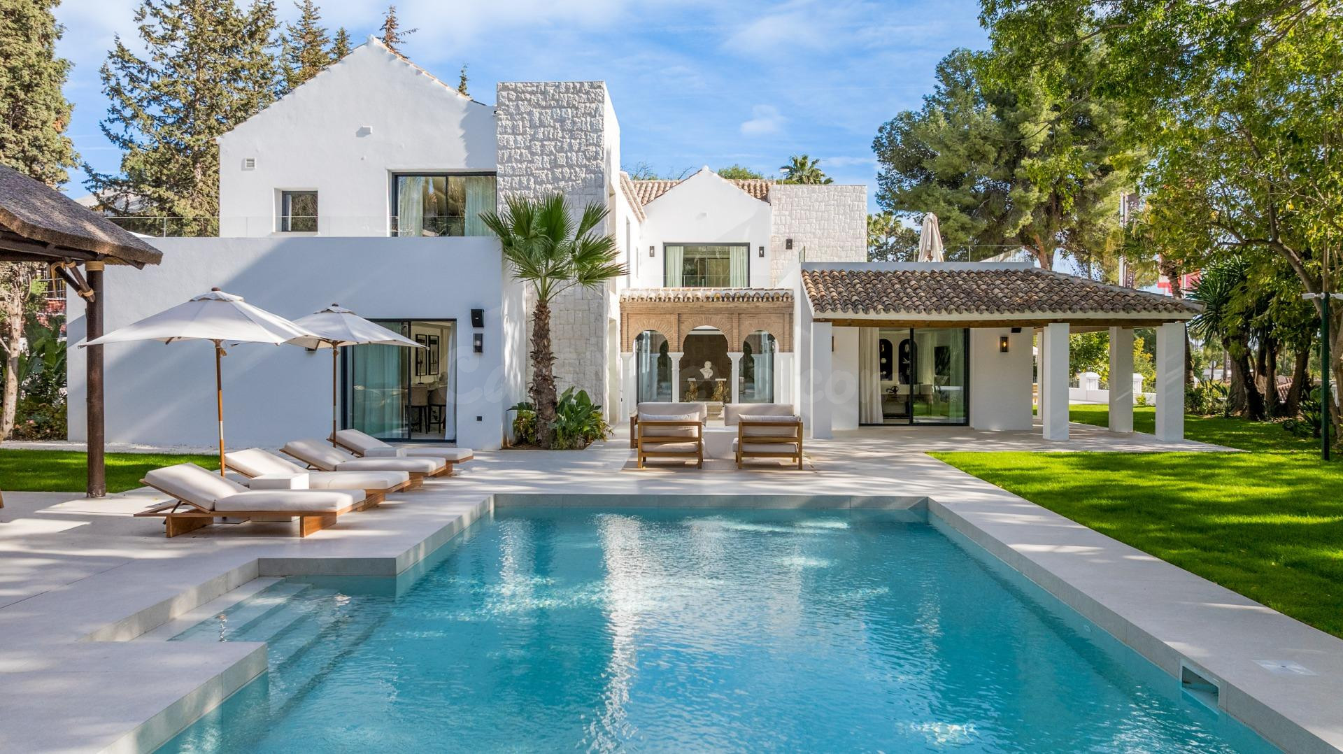 Villa Las Palmeras, villa de nueva construcción en Las Brisas, Nueva Andalucía, con spa, cine, gimnasio y piscina privada