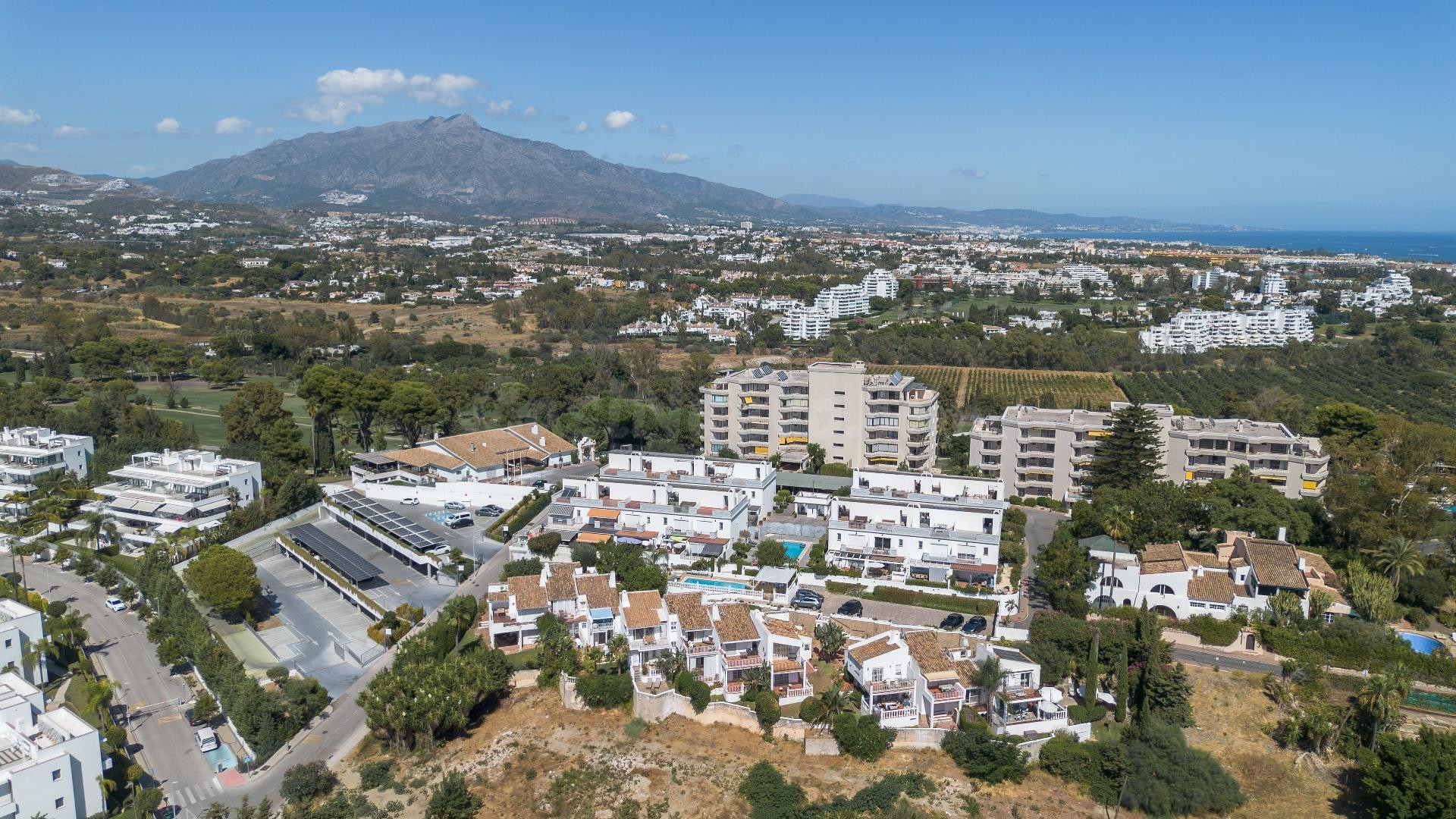 Casa Limones, adosado reformado de 2 dormitorios en Atalaya con terrazas y vistas al gol