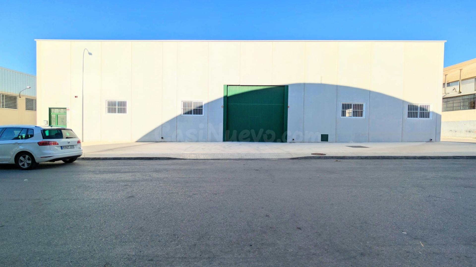 ¡IMPRESIONANTE NAVE INDUSTRIAL SEMINUEVA DE 518 M2 EN POLÍGONO INDUSTRIAL DE FAIMA DE CREVILLENT, TODA EXTERIOR Y CON GRAN ALTURA!