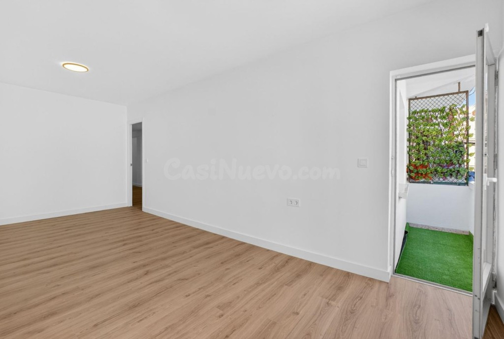 Piso reformado de 3 dormitorios en Torrevieja - foto 5