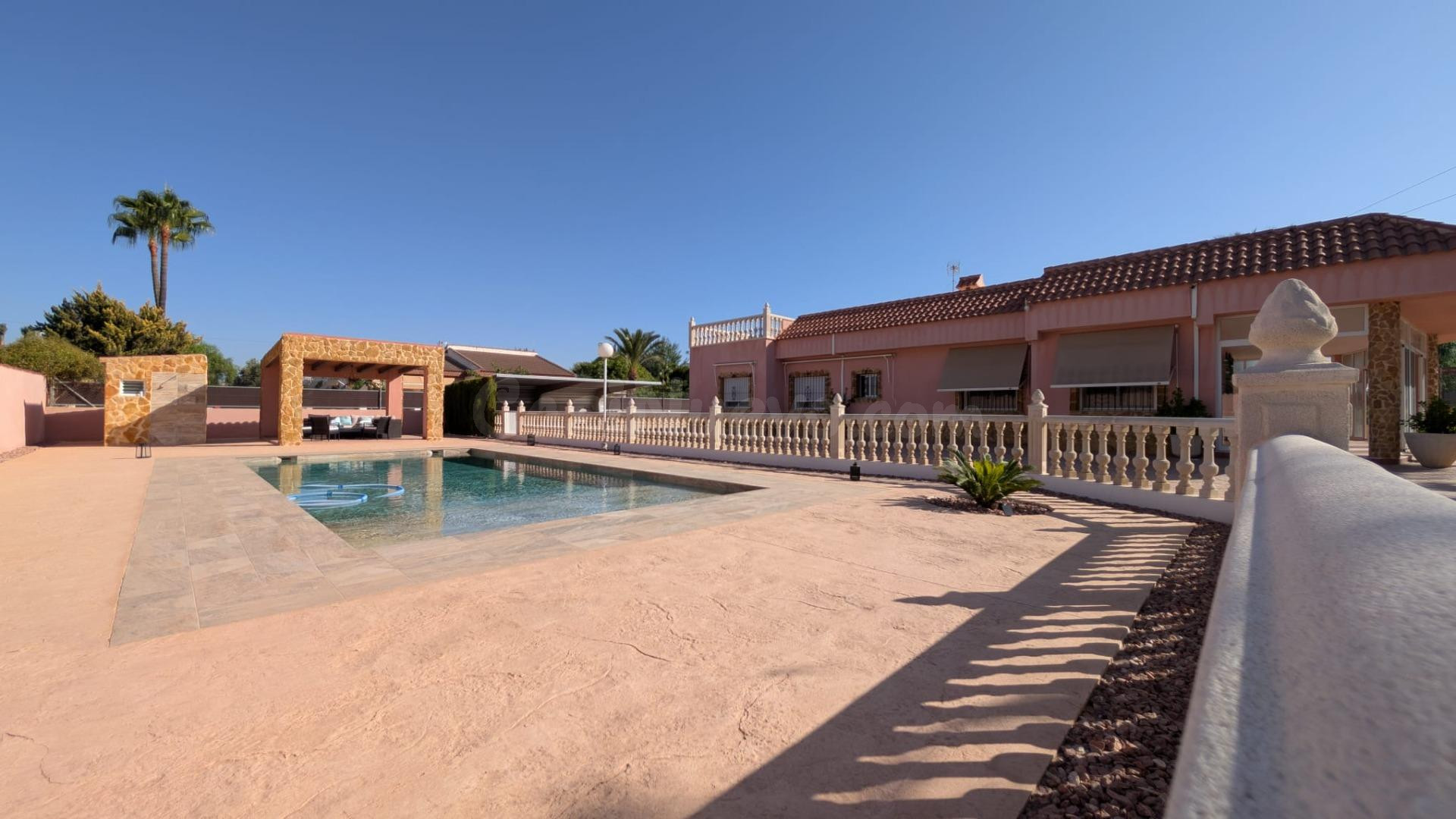 ¡¡ESPECTACULAR CHALET CON GRAN PISCINA, BARBACOA Y CASA DE INVITADOS, A UN PASO DE ELCHE EN CTRA. MATOLA!!