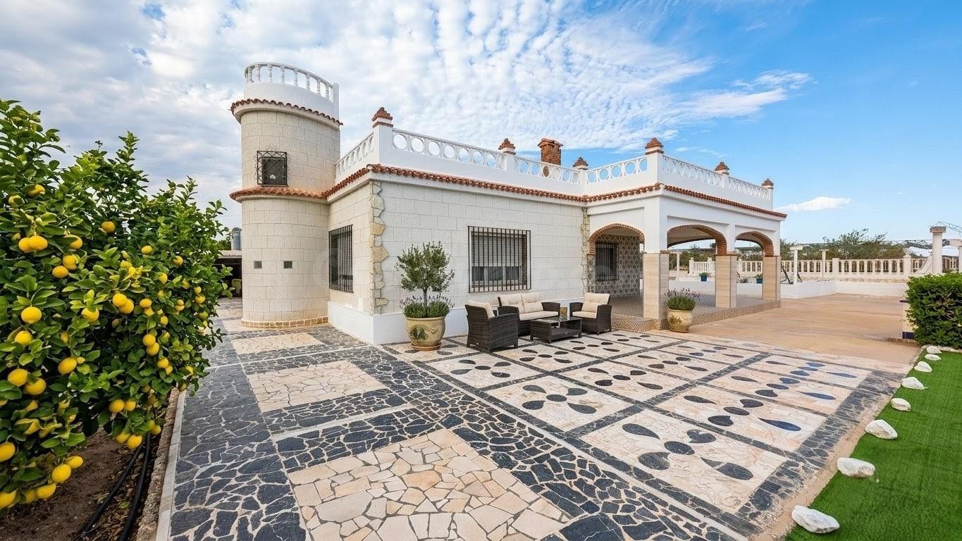¡EXCELENTE UBICACIÓN, PISCINA, BARBACOA, PORCHE DE 40m2 Y PARCELA ARBOLADA, LISTA PARA ENTRAR A VIVIR!