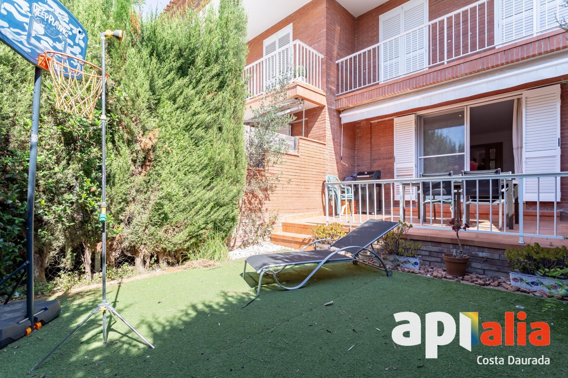 Acogedora Casa Adosada en Altafulla, ¡Lista para Entrar a Vivir!