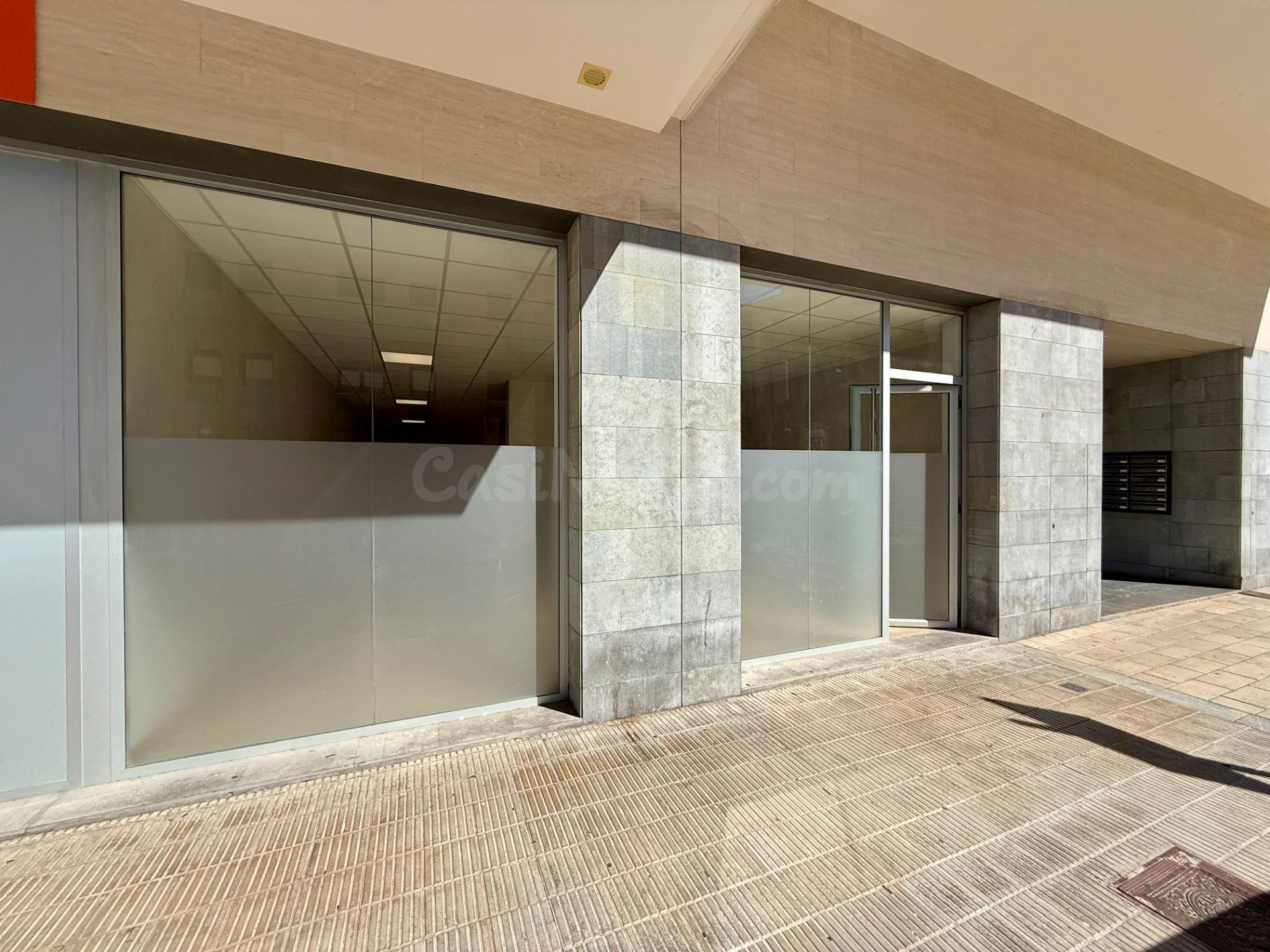 LOCAL COMERCIAL DE 120M2 EN POBLE SEC – IGUALADA LISTO PARA ENTRAR